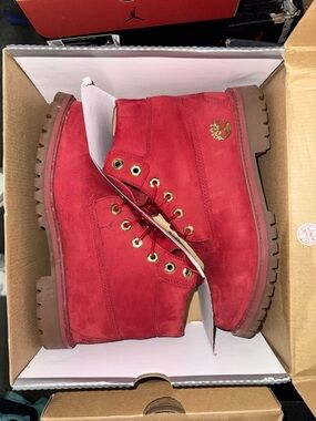 Timberland LIMITED EDITION MAROON suede with GOLD size 7